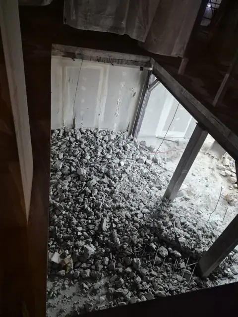 Döşeme boşluğu açma: merdiven ve asansör kovası